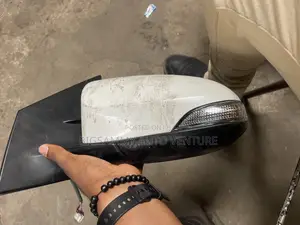 Toyota Corolla 2014 Side Mirror With Pointer