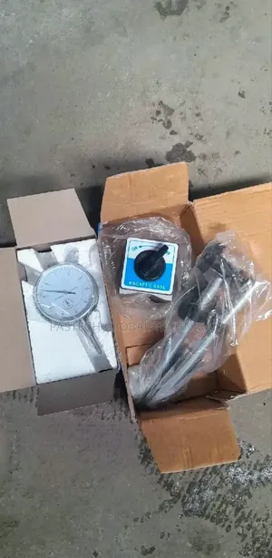 Magnetic Base With Dial Gauge