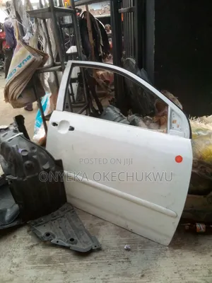 Door Corolla 05 White