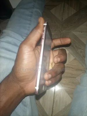 Apple iPhone 6s 16 GB Gold