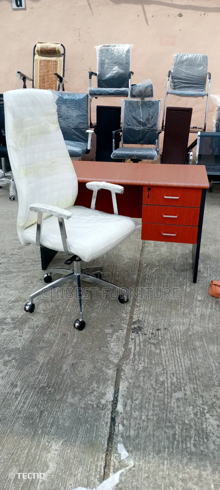Standard Executive Chair With Table