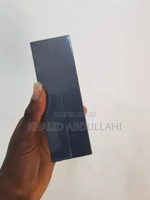 New Samsung Galaxy S10e 128 GB Black