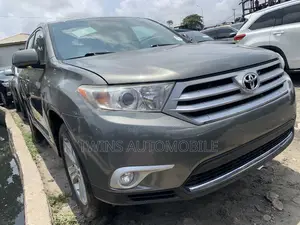Toyota Highlander 3.5L 4WD 2013 Gray