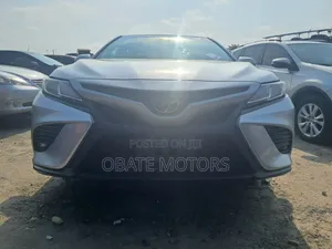Toyota Camry SE (2.5L 4cyl 8A) 2019 Silver