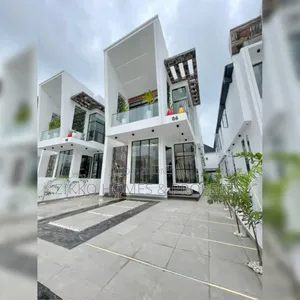 5bdrm Duplex in Chevron Drive for sale