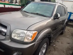 Toyota Sequoia 2005 Gray
