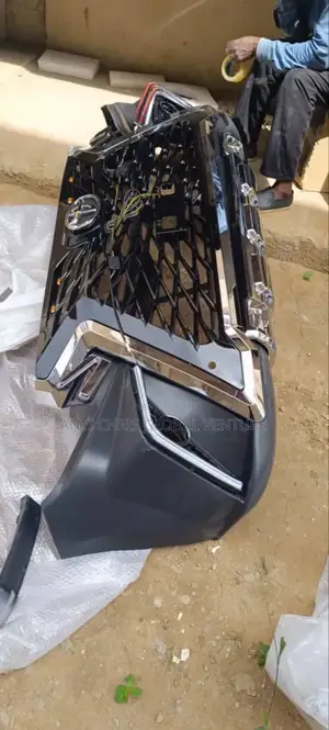 Toyota Hilux Bumper Tiger Face
