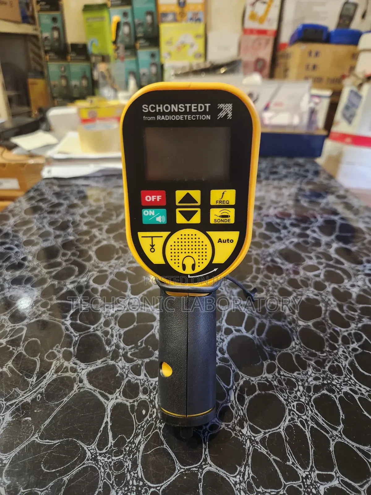 Pipe and Cable Locator With Transmitter