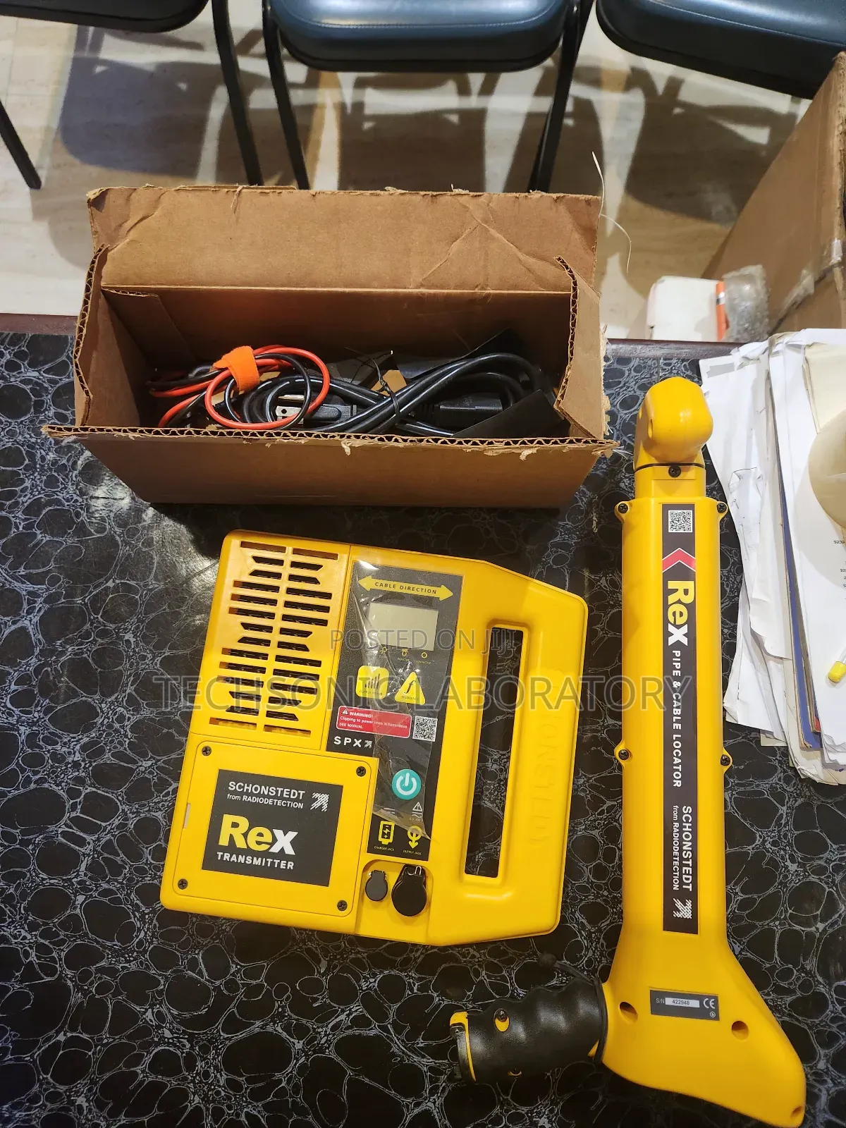 Pipe and Cable Locator With Transmitter