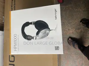 Behringer Hpm1000