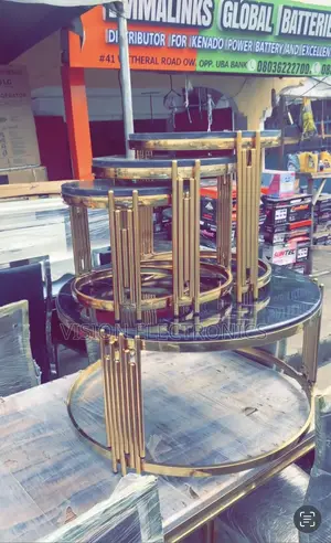 Big Marble Round Table With 3 Side Stools