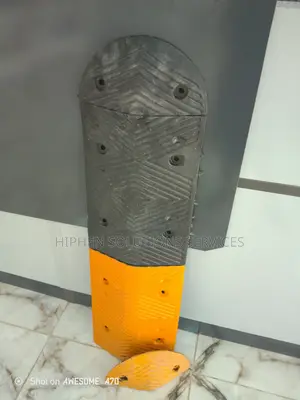 Yellow-black Road Speed Bump/Hump For Traffic Safety Car