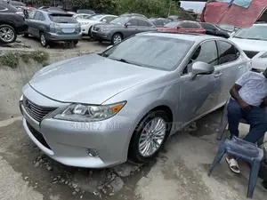 Lexus ES 2015 Silver