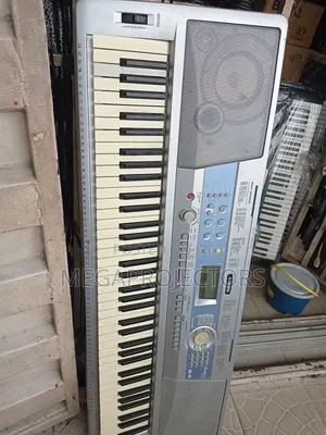 Yamaha Keyboard DGX 200