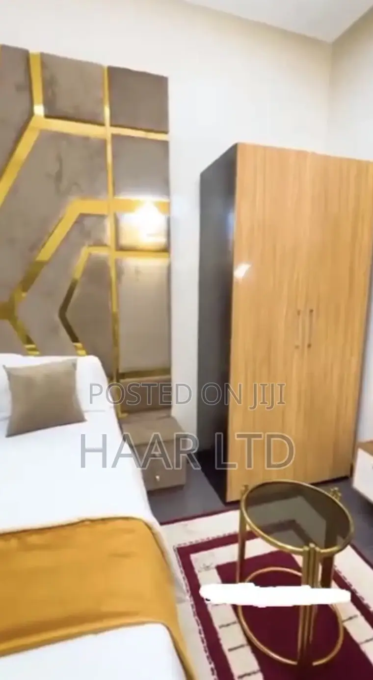 Weekly Shared Apartment Per Week With 24/Hr Light