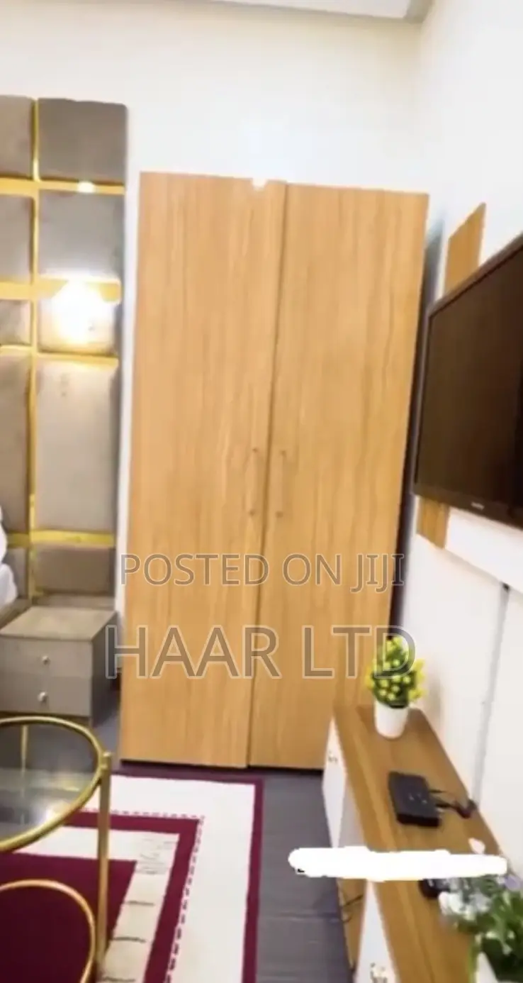 Weekly Shared Apartment Per Week With 24/Hr Light