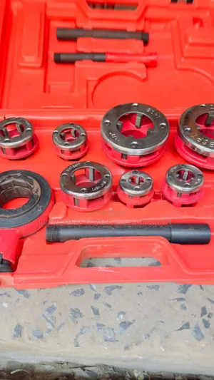 Ratcheting Pipe Threading Dice Set 2"