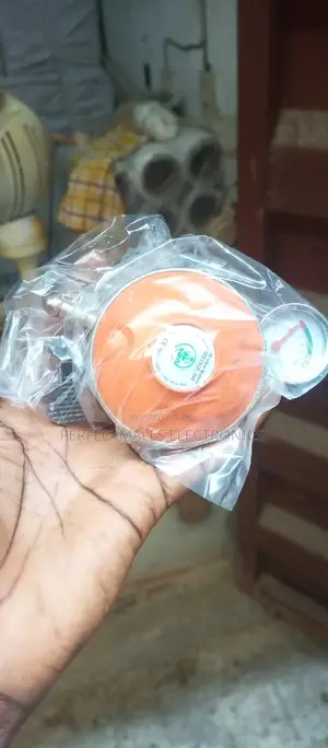 Gas Cylinder Regulator With Meter Indicator