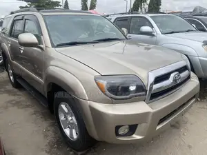 Toyota 4-Runner SR5 2008 Gold