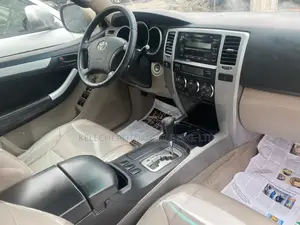 Toyota 4-Runner SR5 2008 Gold