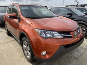 Toyota RAV4 XLE AWD (2.5L 4cyl 6A) 2013 Orange