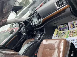 Toyota Highlander Limited Platinum 4x4 V6 (3.5L 6cyl 8A) 2017 Gray