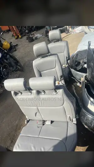 Complete Seat of Toyota Sienna 2006 Model