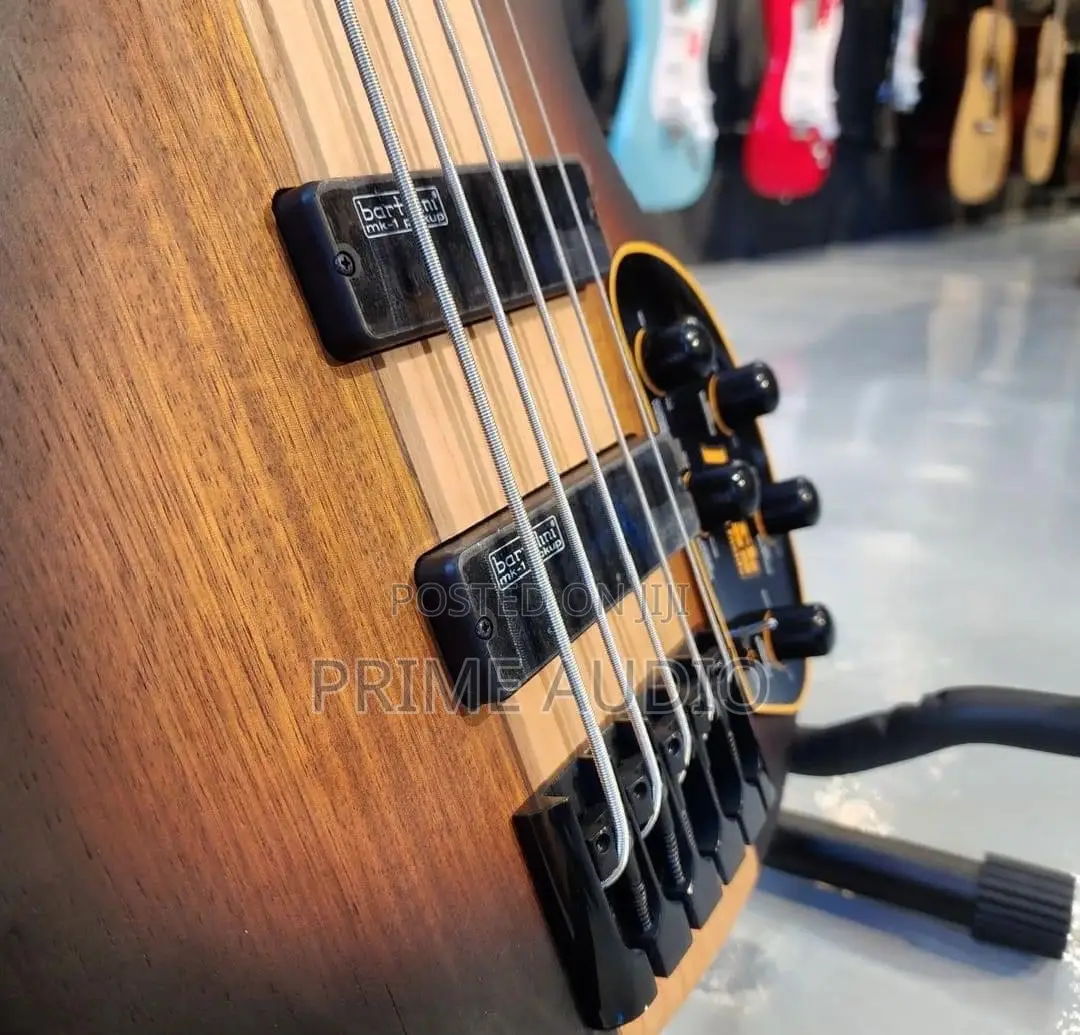 Cort C5 5 Strings Active Bass Guitar