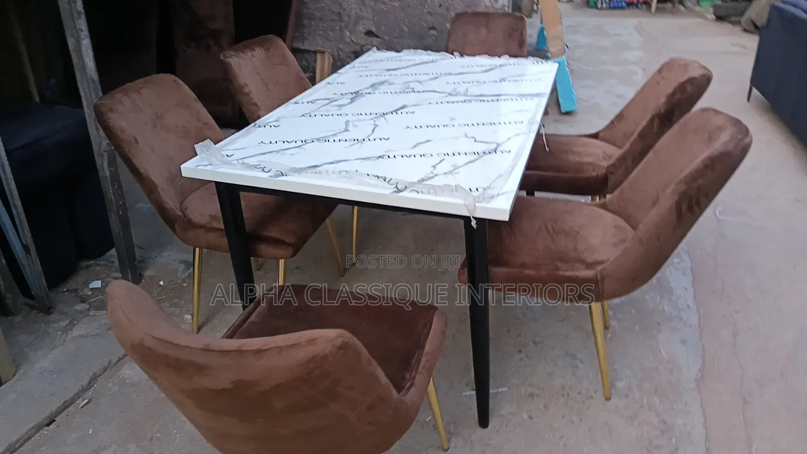 Unique Classique Dinning