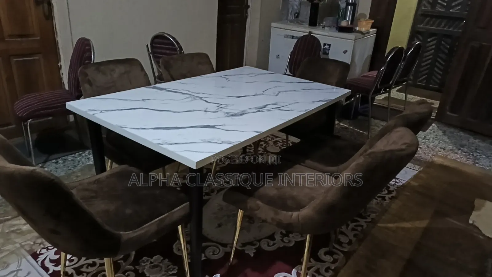 Unique Classique Dinning