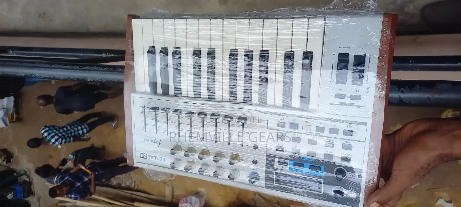 Arturia Keylab25 Uk Used Midi Keyboard