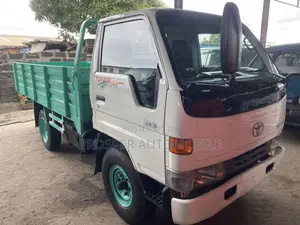 Toyota Dyna 200