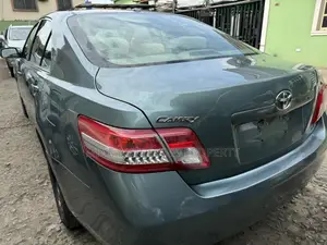 Toyota Camry LE 4dr Sedan (2.5L 4cyl 6A) 2011 Green