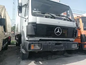 Mercedes Benz Cargo Truck 10bolt 20feet Long