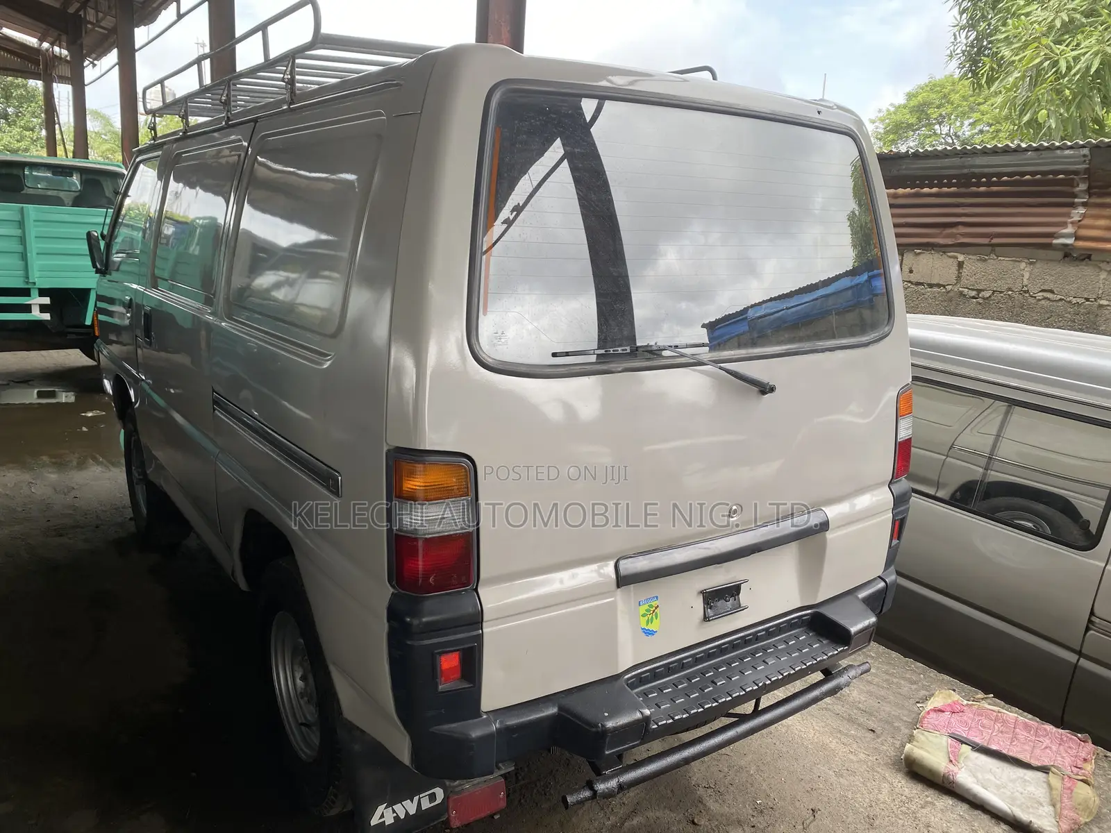 Mitsubishi L300 2003 White