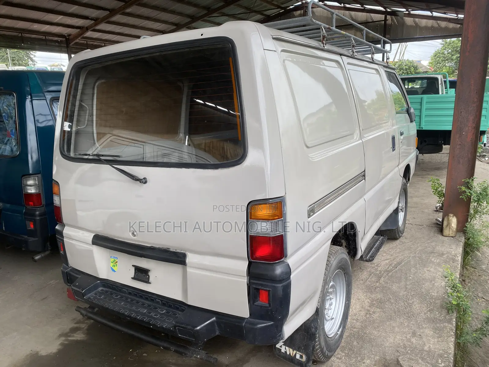 Mitsubishi L300 2003 White