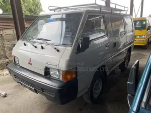 Mitsubishi L300 2003 White
