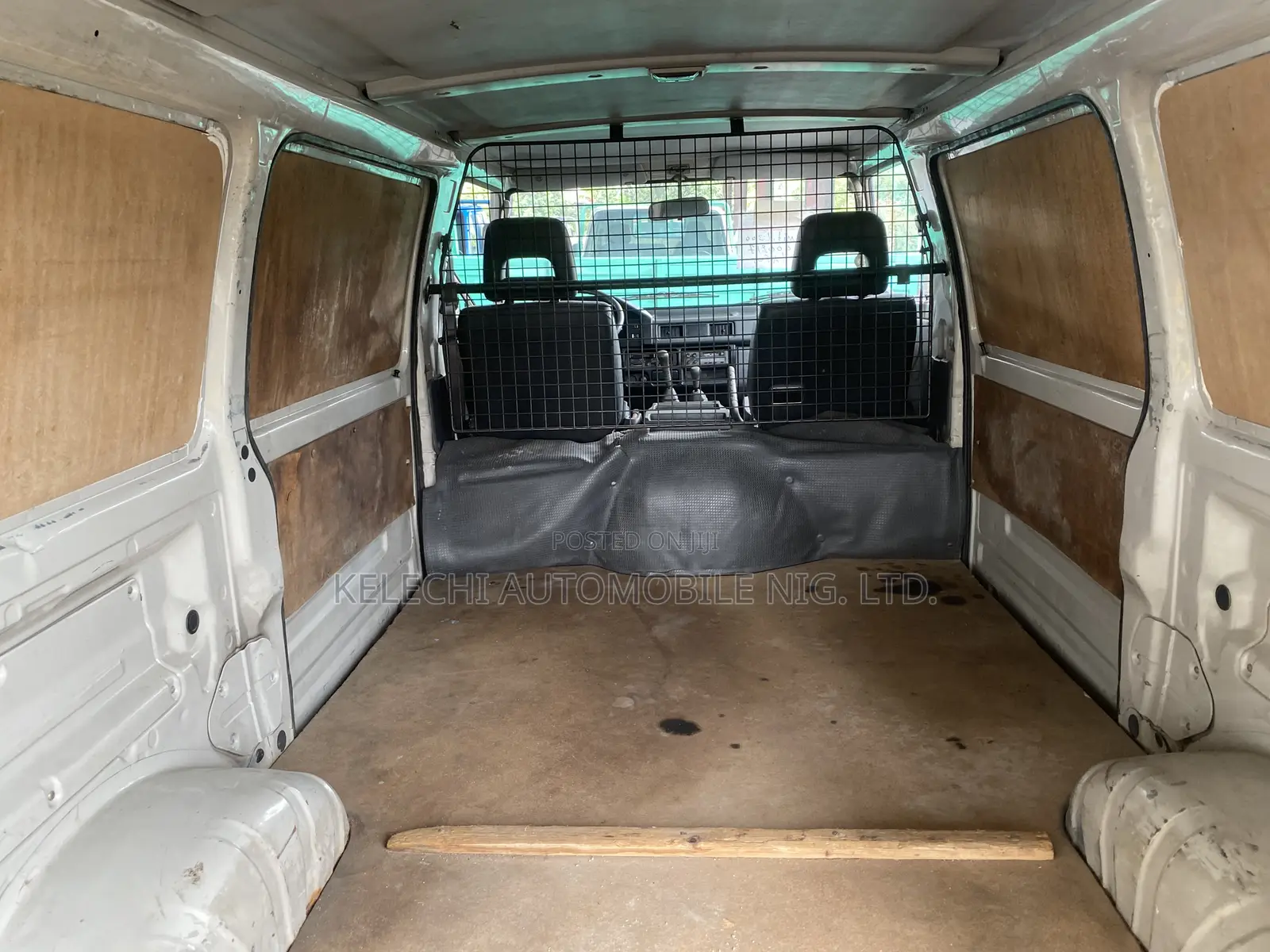 Mitsubishi L300 2003 White