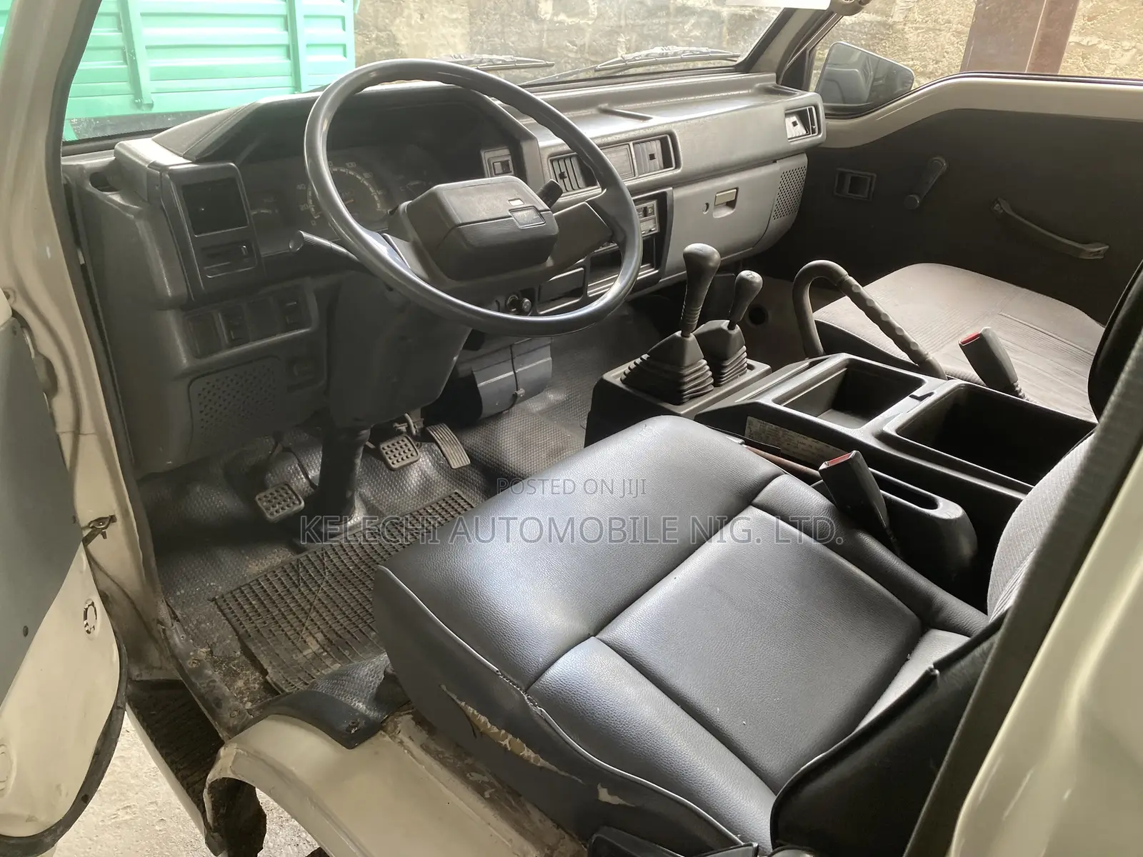 Mitsubishi L300 2003 White