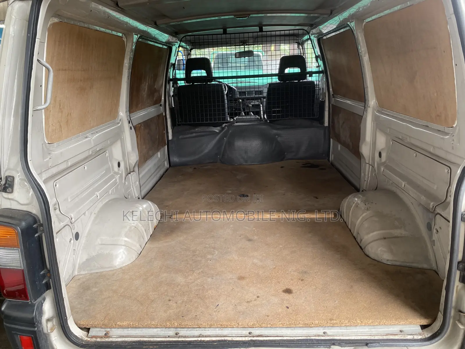 Mitsubishi L300 2003 White
