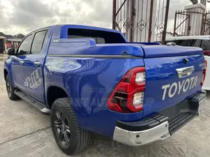 Toyota Hilux 2022 Blue