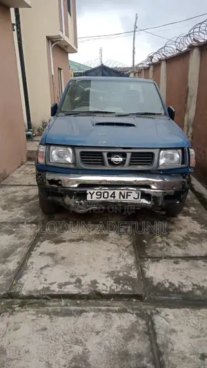 Nissan Caravan (Urvan) 1987 Blue