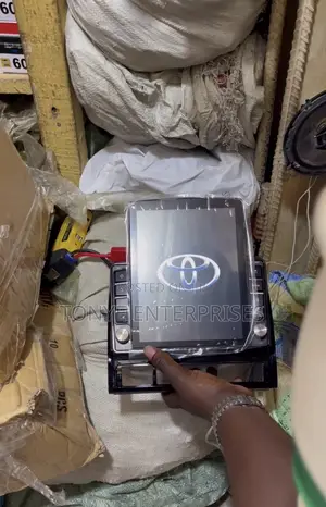 Toyota Tacoma Semi Tesla Andriod Player