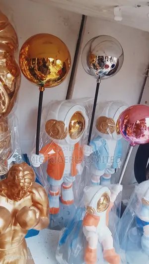 Astronaut Home Decor Resin Statue Sculpture