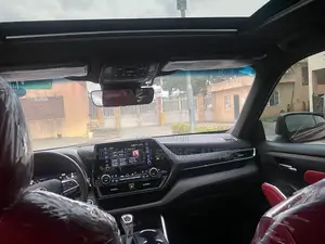 Toyota Highlander XSE 2021 Red
