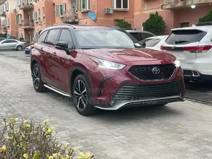 Toyota Highlander XSE 2021 Red