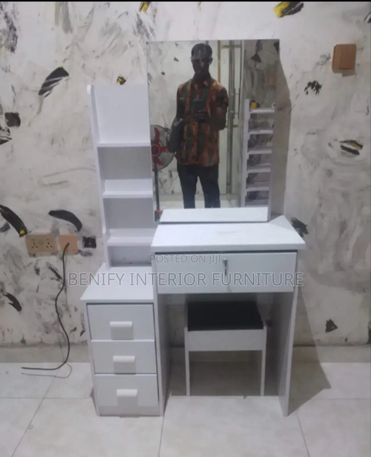 Modern Dressing Mirror With Stool