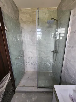 Hinged Bathroom Shower (Plain Glass)