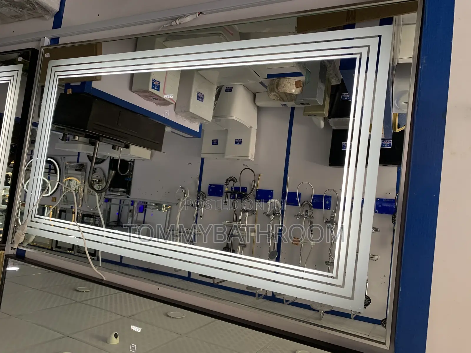 Mirror With 1 Light