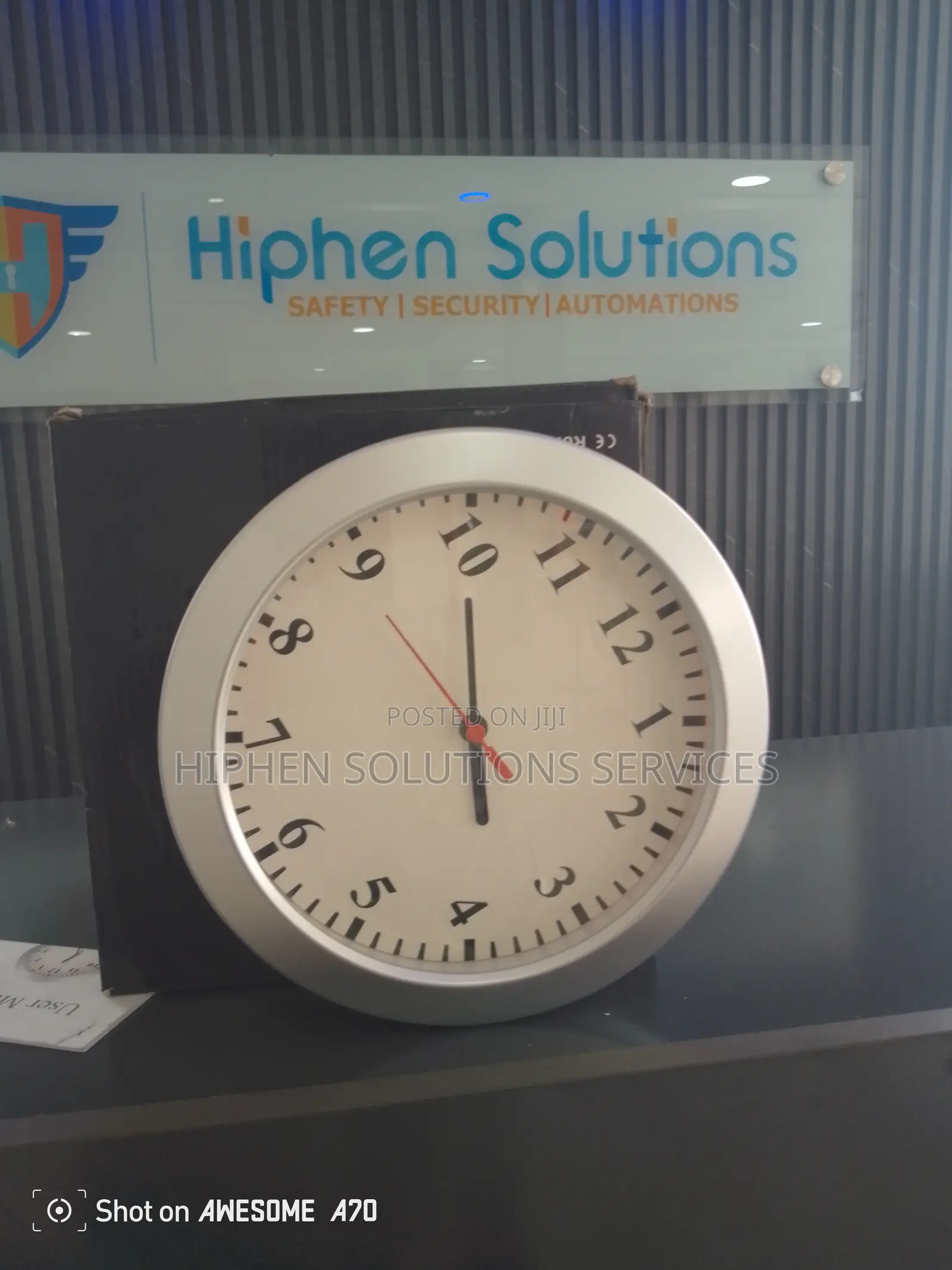Hidden Clock Cameras for Bars and Restaurants